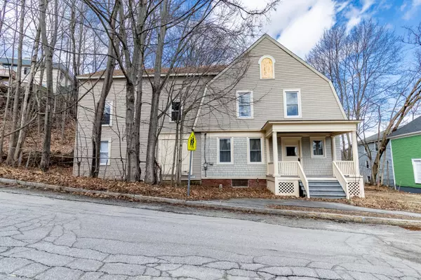 9 Charles ST, Auburn, ME 04210