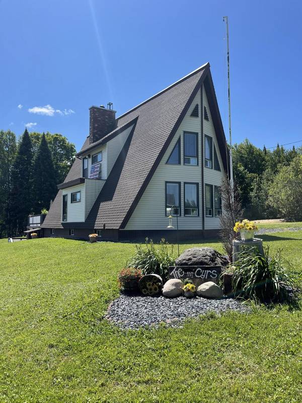 14 Country Lane, Madawaska, ME 04756