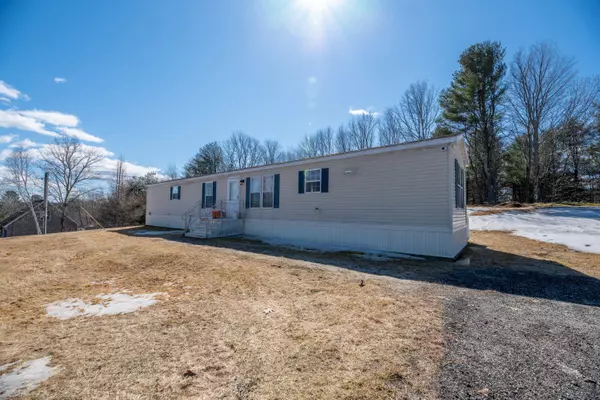 138 River Common RD, Sabattus, ME 04280