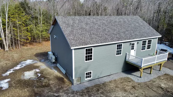 75 Stone Brooke DR, Mechanic Falls, ME 04256