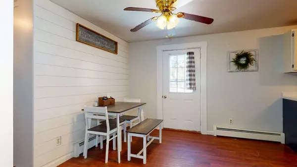 Whitefield, ME 04353,5 Stone House CT