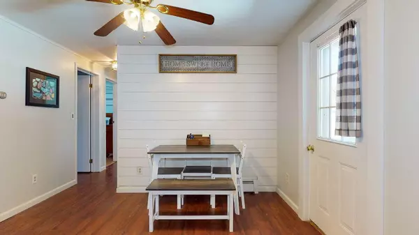 Whitefield, ME 04353,5 Stone House CT