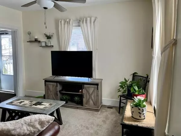 Topsham, ME 04086,14 Main ST