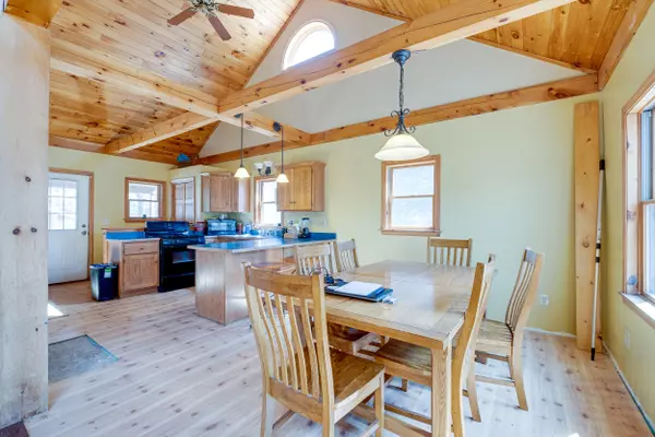 Pittston, ME 04345,63 Parker RD