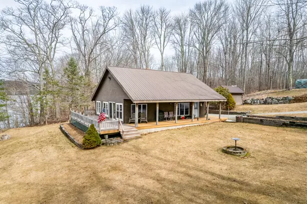 24 Abbotts LN, Verona Island, ME 04416