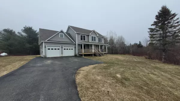 3 Bowen DR, Hampden, ME 04444