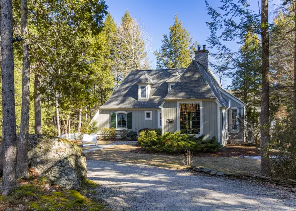 55 Ring Bolt LN, Surry, ME 04684