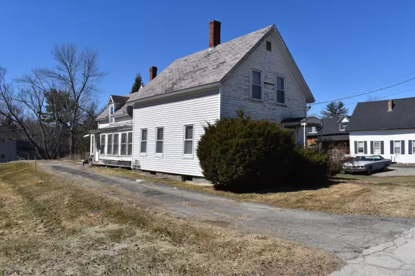 Newport, ME 04953,107 Elm ST