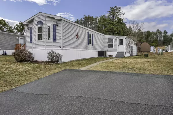 37 Woodside DR, Lisbon, ME 04250