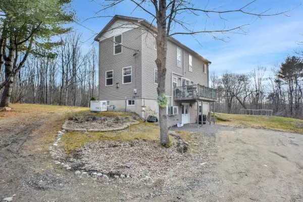 68 Ledgewood LN, Gardiner, ME 04345