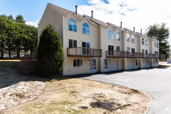 101 Hydrangea CIR #15, Naples, ME 04055