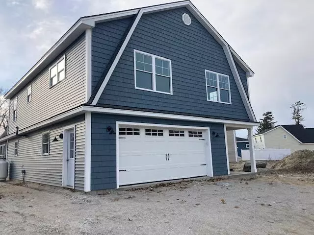 4 Woods LN, Old Orchard Beach, ME 04064