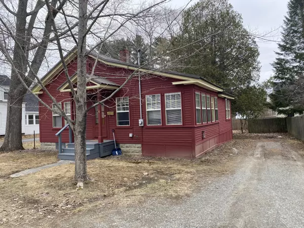 41 Peters ST, Orono, ME 04473