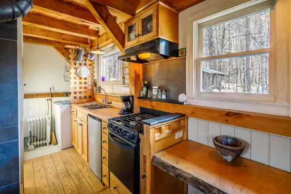 Phillips, ME 04966,2 Number Six RD