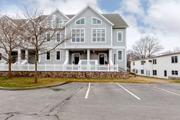 Brunswick, ME 04011,19 Abbey RD #8