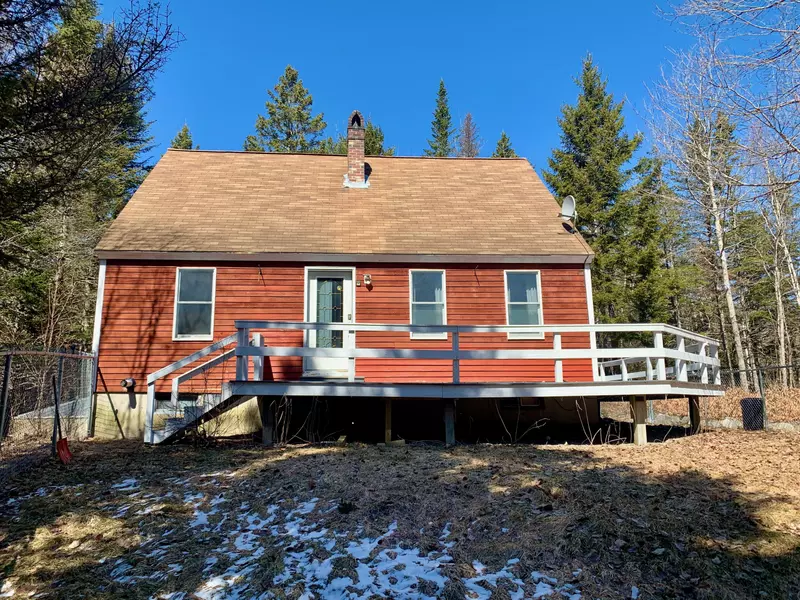 4 Fernwood LN, Machias, ME 04654