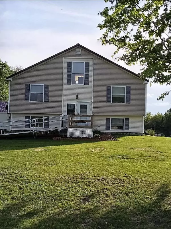 23 Maefield LN, Hudson, ME 04449