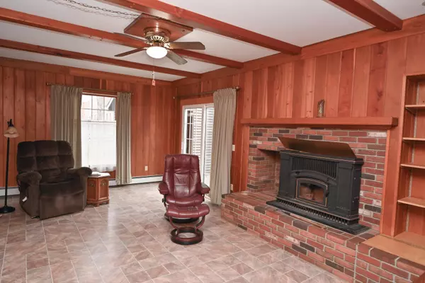 Milford, ME 04461,10 Oak ST