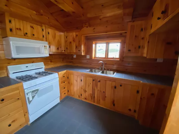 Pittston, ME 04345,245 Mast RD