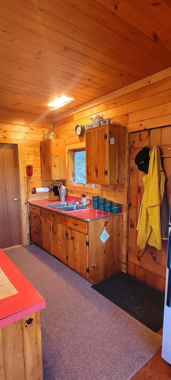 Liberty, ME 04949,139 Brown RD