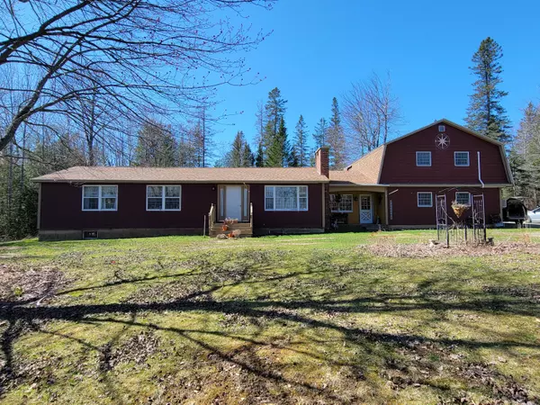 15 Access RD, Baileyville, ME 04694