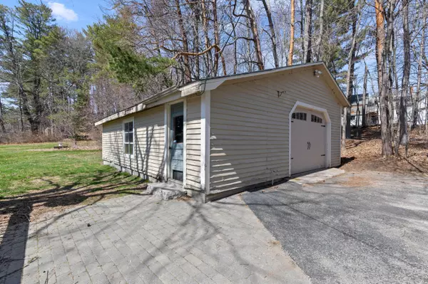 Raymond, ME 04071,10 Meadow RD