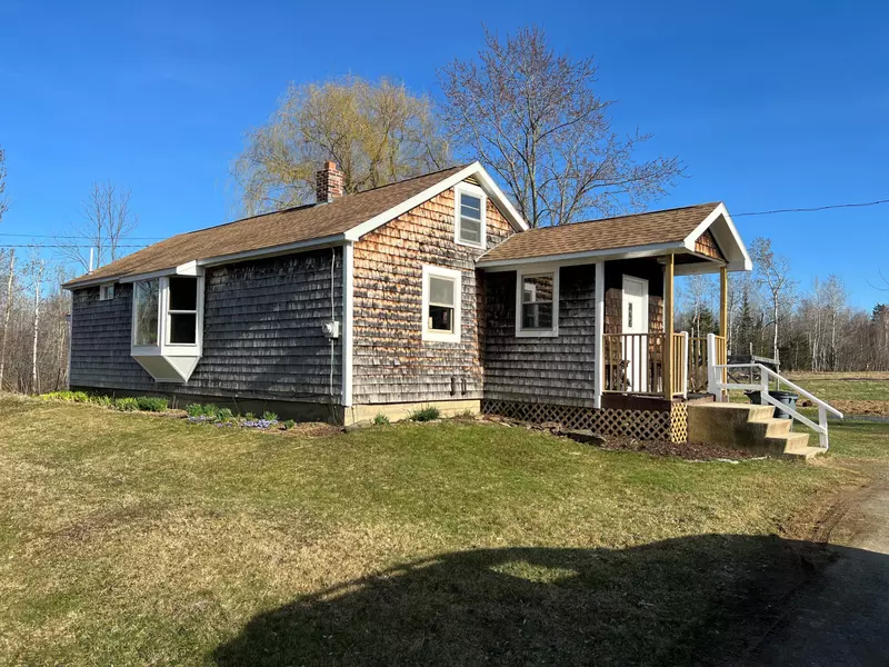 442 Old County RD, Etna, ME 04434
