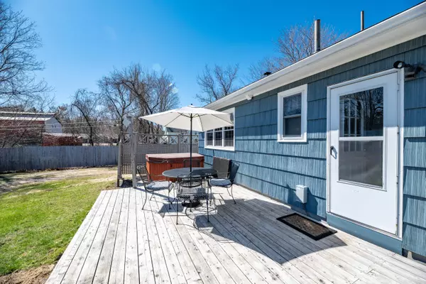 Vassalboro, ME 04989,807 Main ST