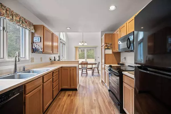 Freeport, ME 04032,171 Pownal RD