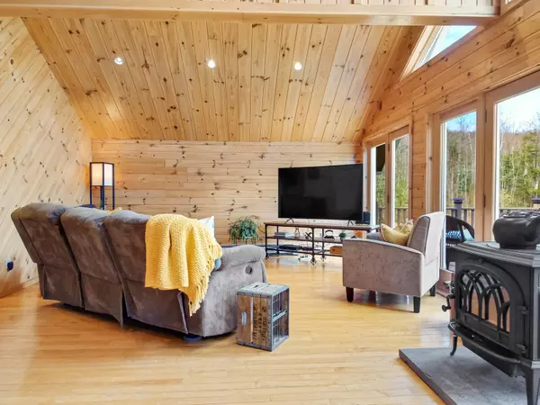 Oakland, ME 04963,279 Mcgrath Pond RD