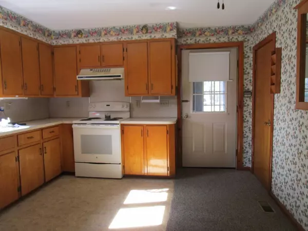 Norway, ME 04268,11 Norway Center RD