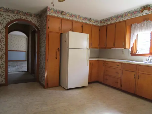 Norway, ME 04268,11 Norway Center RD