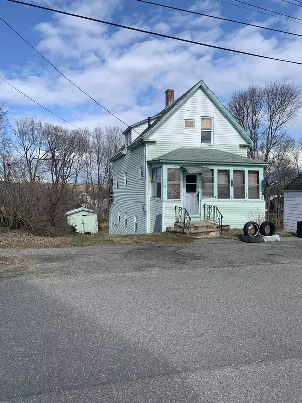 87 Oxford ST, Millinocket, ME 04462