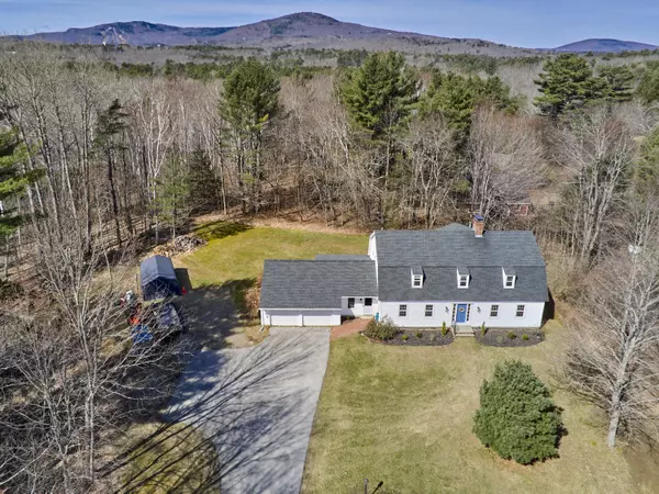 54 Molyneaux RD, Camden, ME 04843