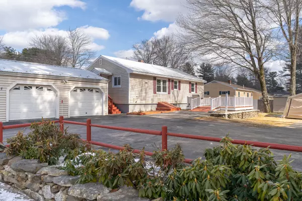 Topsham, ME 04086,30 Wilson ST