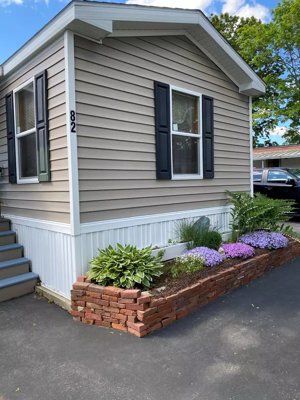 Kittery, ME 03904,84 Blackberry PL