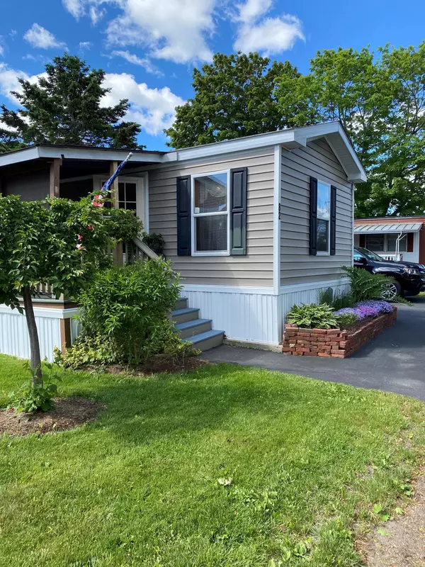 Kittery, ME 03904,84 Blackberry PL