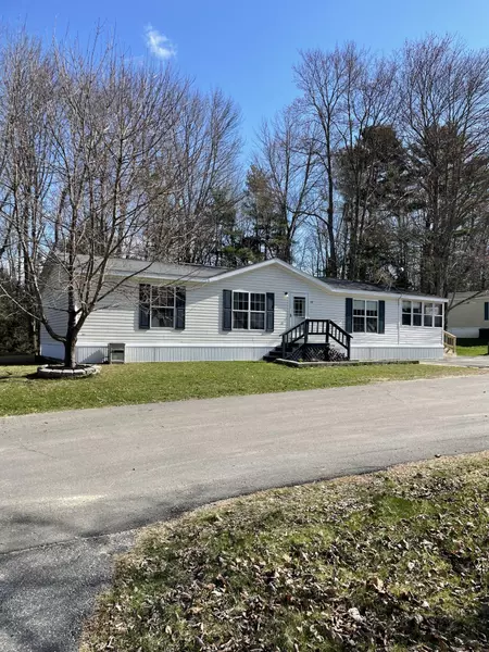 19 Parkway, Bowdoin, ME 04287