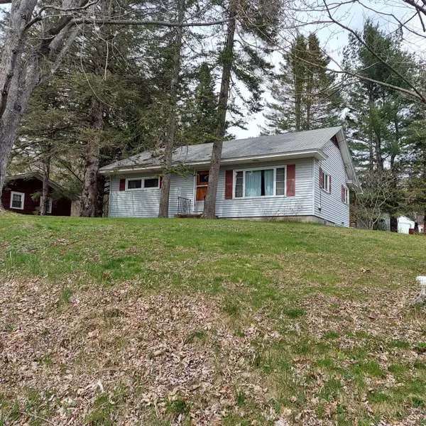 196 Maple AVE, Farmington, ME 04938