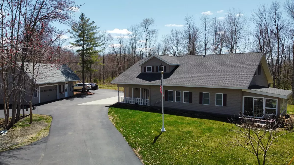 Newport, ME 04953,163 Grove ST