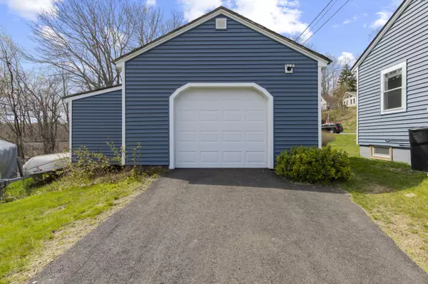 Topsham, ME 04086,1 North ST