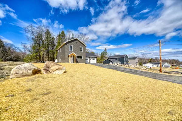 39 Selden LN, Oakland, ME 04963