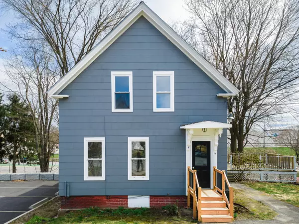 16 Wood ST, Auburn, ME 04210