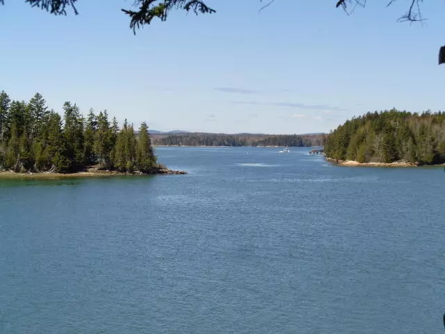 10 Lobster Cove LN, Steuben, ME 04680