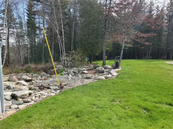 Palmyra, ME 04965,8 Square RD