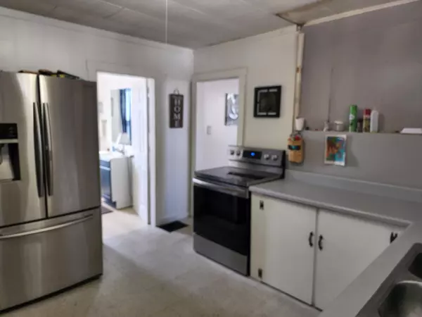 Norway, ME 04268,22 Summer ST