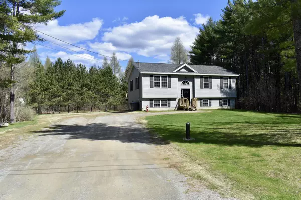 Newport, ME 04953,35 Peck DR