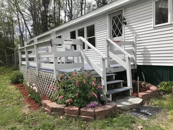 20 Amber LN, Hudson, ME 04449