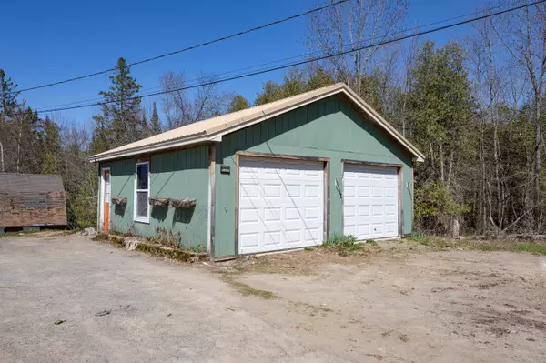 Hermon, ME 04401,431 Clark RD