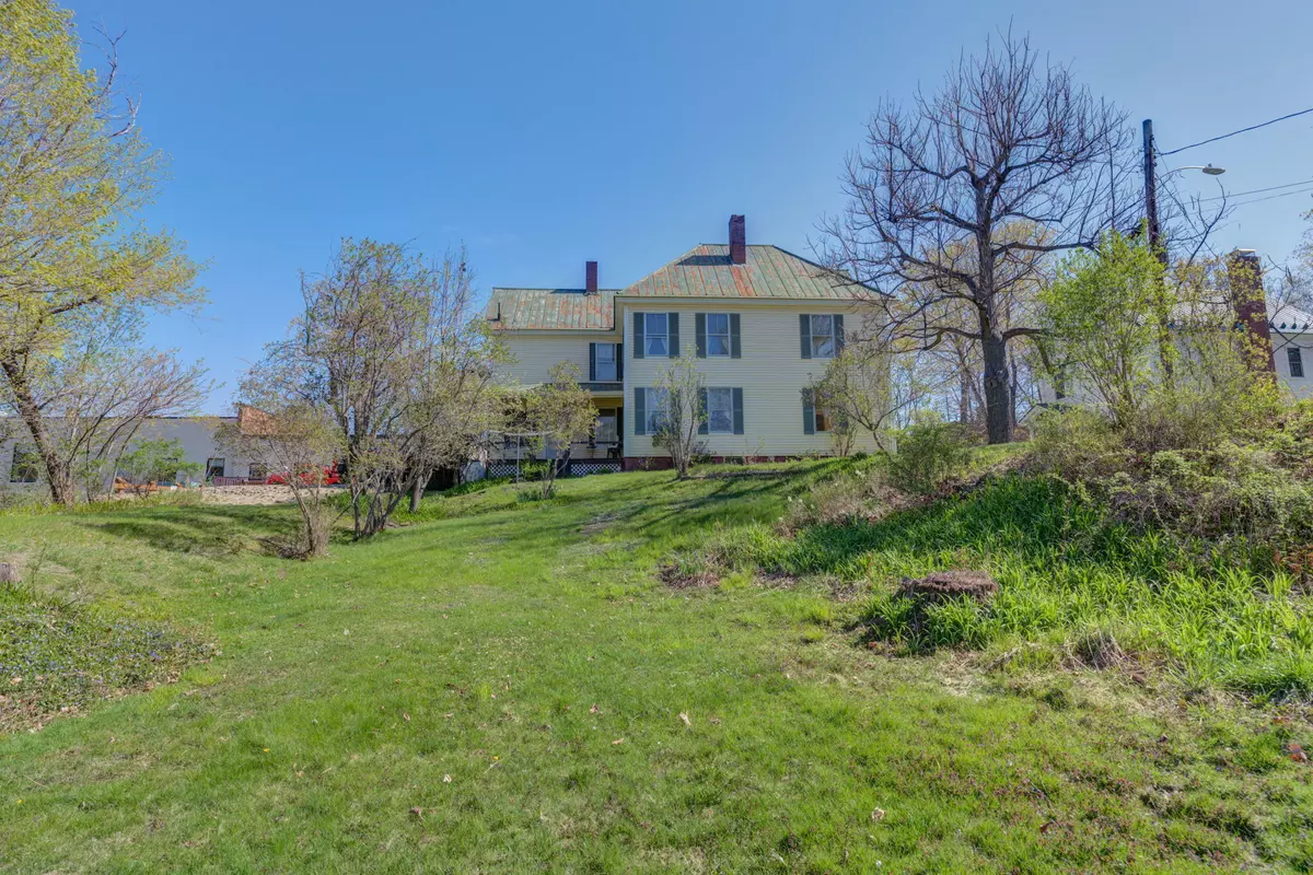 Norway, ME 04268,9 Oak AVE